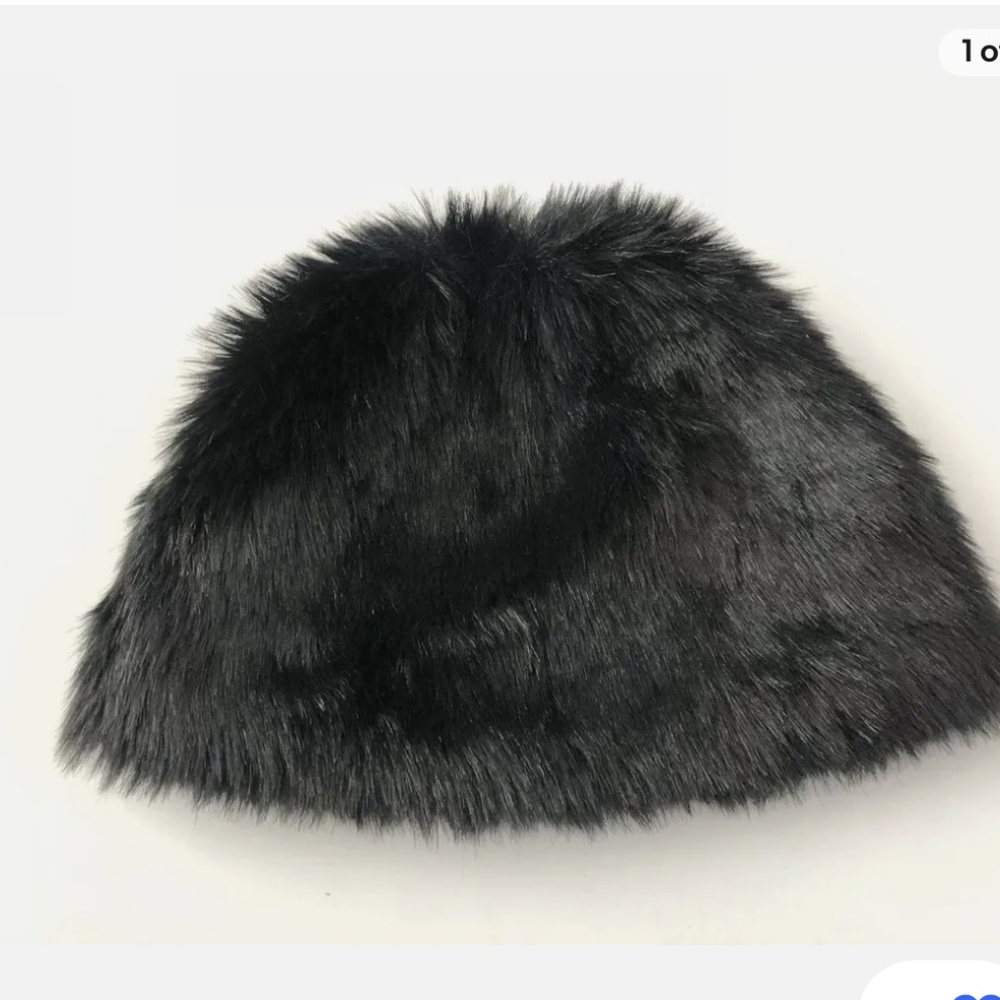 Steven Alan Black Faux fur beanie Size O/S